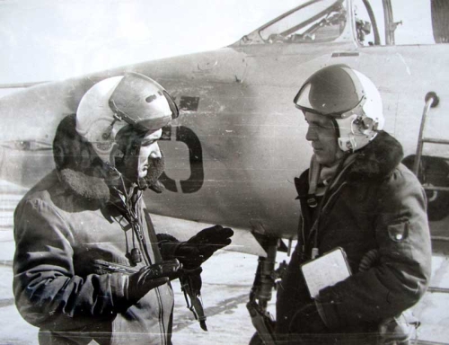 USSR 27th Guard Fighter Air Regiment's pilots front of their MiG-21UM Mongol-B in Usharal. Photo: Zulkaraev Rafat collection