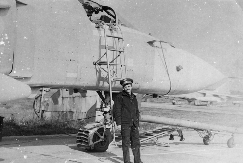 USSR Air Force's 7th Bomber Air Regiment, Starokonstaninov ground crew front of his Su-24M Fencer-D