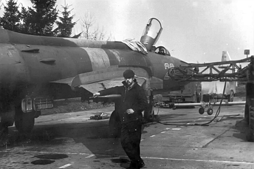 Soviet technical crew in front of their Su-17M2 Fitter-D variable-sweep wing fighter bomber in the middle of eighties at the Lutsk airport. 