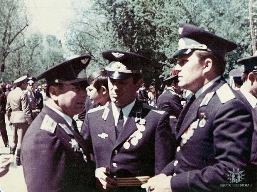 Soviet Air Force 905th Fighter Air Regiment pilots in Taldy Kurgan in 1975