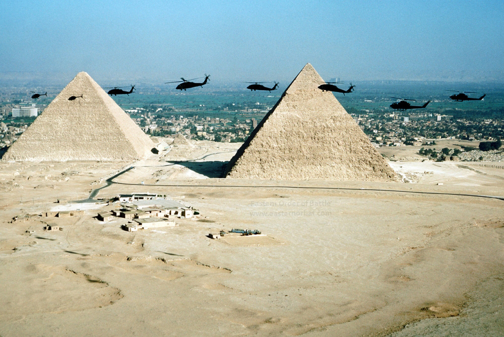 Exercise Bright Star '80, Bright Star 1980, USAF in Egypt, US Army UH-60A Black Hawk, AH-1 Cobra, OH-58 Kiowa, Egypt pyramids