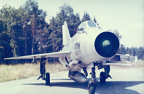 The ‘0711’ MiG-21F-13 ‘Fishbed-C’ aircraft was born in 1967 at the Czech Aero Vodochody factory called S-106 name. The Aero S-106 Czech production version of the Soviet Mikoyan-Gurevich MiG-21F-13 fighter. The 0711 served on the Czechoslovakian 1st Fighter Air Division daytime tactical fighter and later trainer fighter until 1989. Photo: 211.airspace.cz.