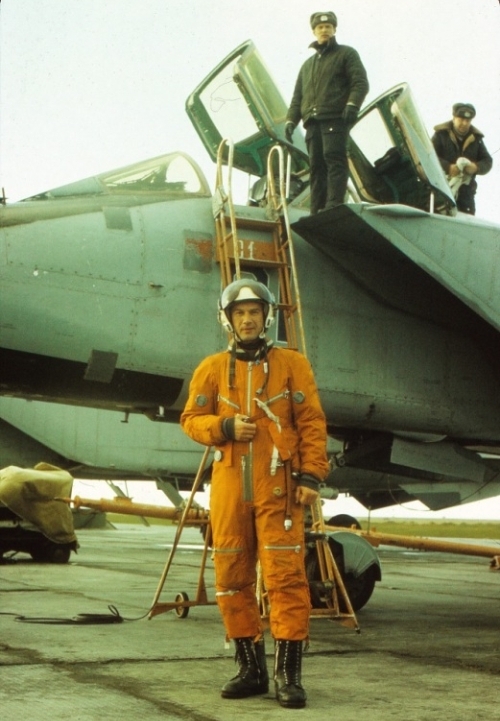 Soviet 72nd Guard Fighter Air Regiment PVO’s pilot in front of their large MiG-31 ‘Foxhound’ fighter aircraft at the Amderma airport in the early nineties.