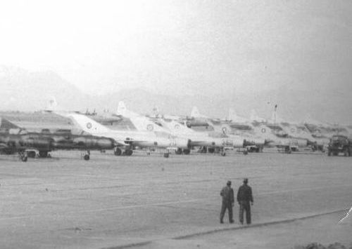 Mig-21 Fishbed row in Bagram airport in 1983. Soviet 927th Fighter Air Regiment’s MiG-21SMT Fishbed-K, and afghan 322nd Fighter Air Regiment’s MiG-21FL Fishbed-D (b/n 70), MiG-21PFM Fishbed-F (b/n 350), MiG-21UM Mongol-B, MiG-21bis Fishbed-N (b/n 370) and other afghan MiG-21bis with camouflage