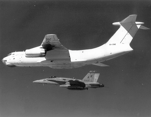 Libyan IL-76 Candid and F-18A Hornet in 1986