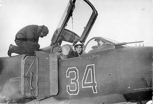 Soviet 404th regiment MiG-23M at Orlovka airport with camouflage. Photo: Nikolai Tsygan collection